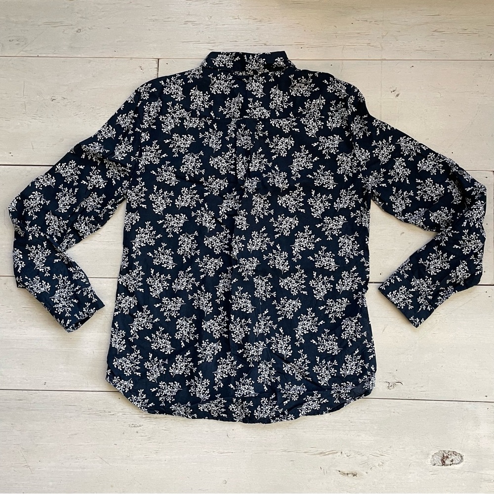 Loft Outlet Women’s Button Down Blouse Navy/White Floral Print Size SP Summer Wt